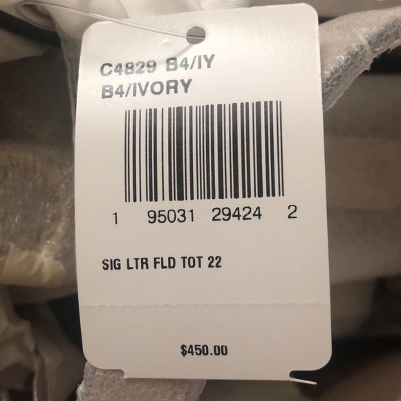 100% Authentic Brand New Coach Field Tote 22 C4829 In Signature Leather, Ivory - Picture 15 of 15